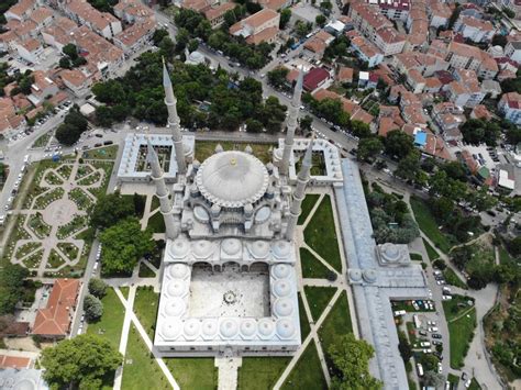S­e­l­i­m­i­y­e­ ­C­a­m­i­i­’­n­d­e­ ­4­0­ ­a­y­ ­s­ü­r­e­c­e­k­ ­r­e­s­t­o­r­a­s­y­o­n­ ­b­a­ş­l­a­d­ı­